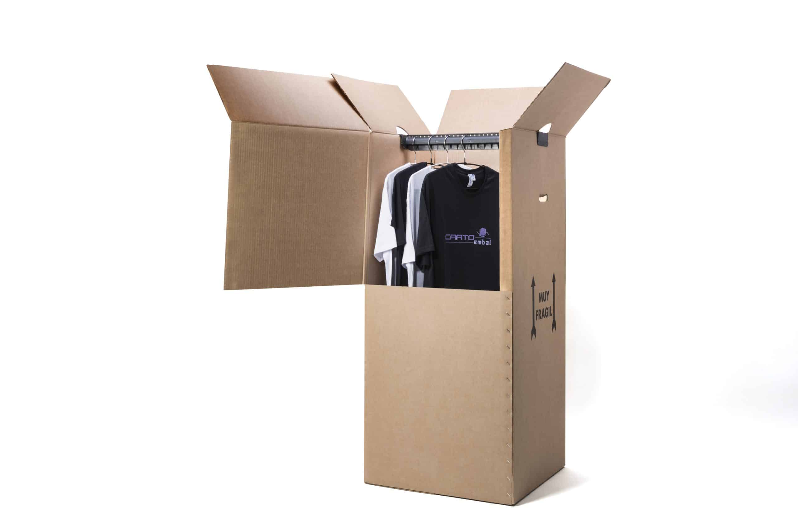 Cajas de cartón para mudanzas, se sirven con barra para perchas. Muy eficaces para traspasos de armarios. Disponemos de modelo estándar en strock.